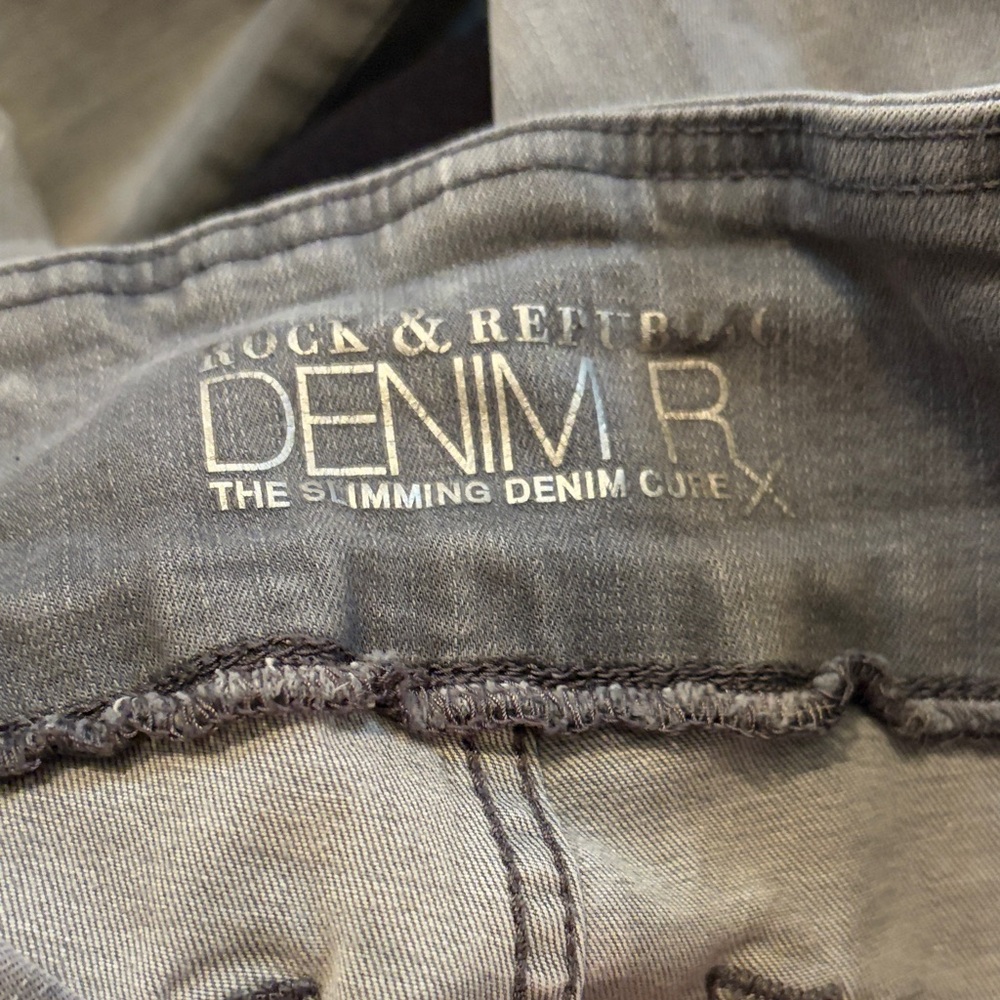 Rock & Republic Light Gray Skinny Jeans - Picture 3 of 3